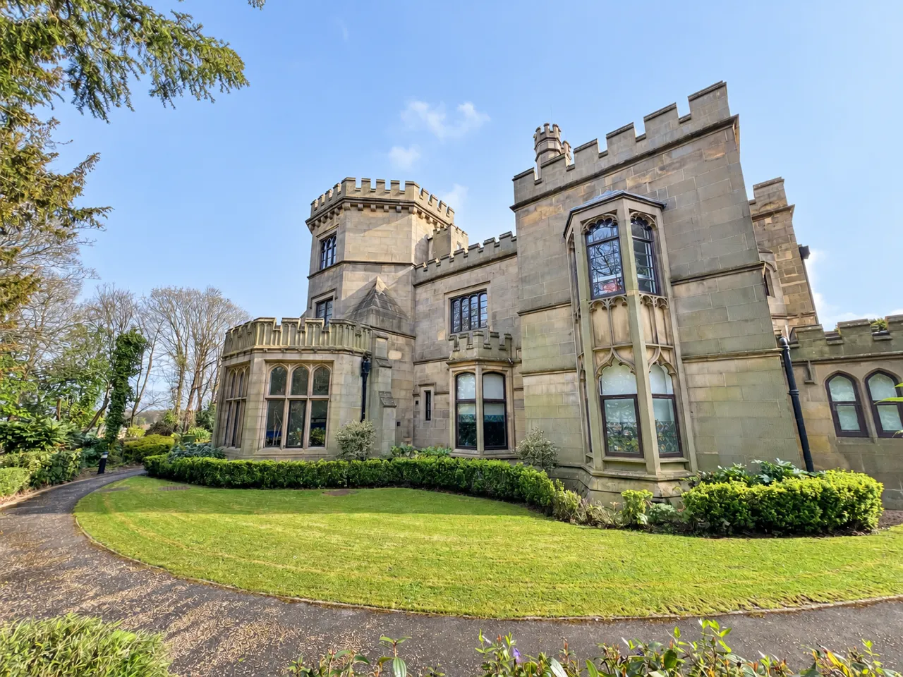 1 bed flat to rent — Queens Tower, Near City Centre, S2 3RW