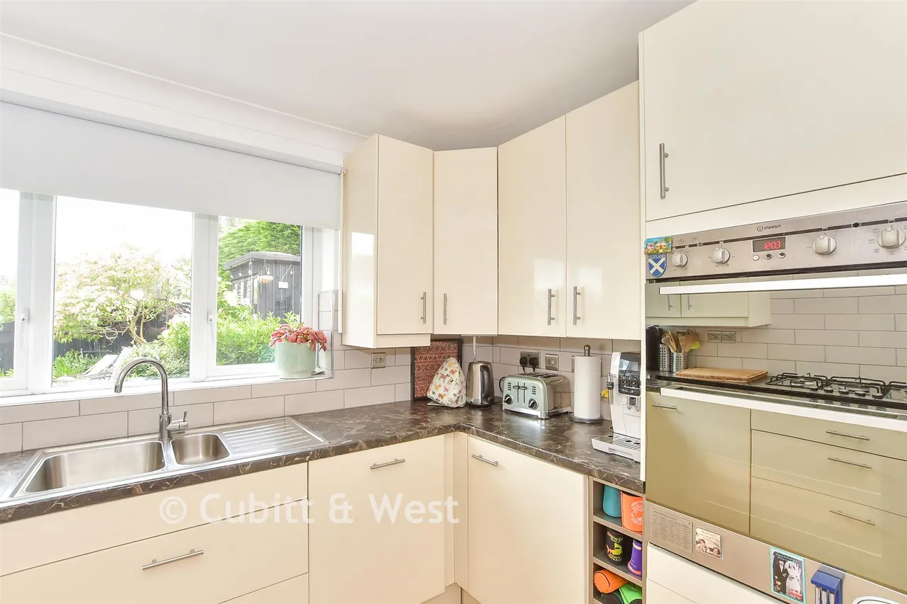 Kings Copse, East Grinstead, RH19, photo 3