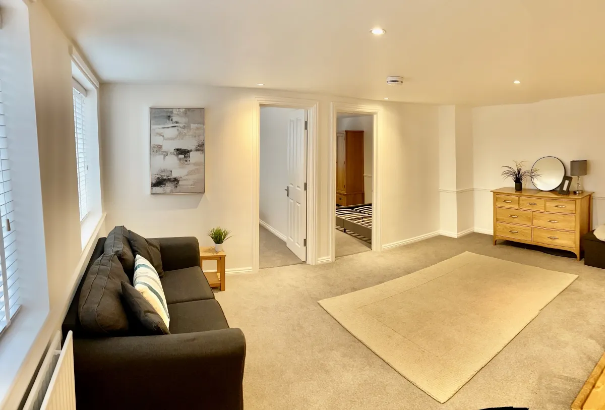 2 bed flat to rent, The Common Cranleigh, GU6