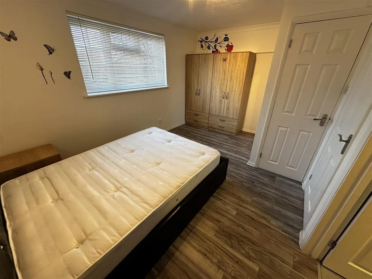 Staines Road, Bedfont, photo 7