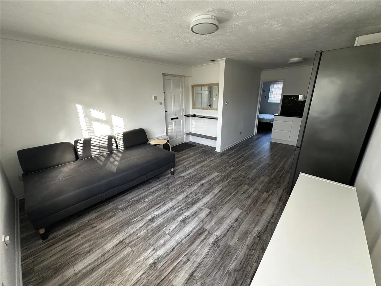 Staines Road, Bedfont, photo 2