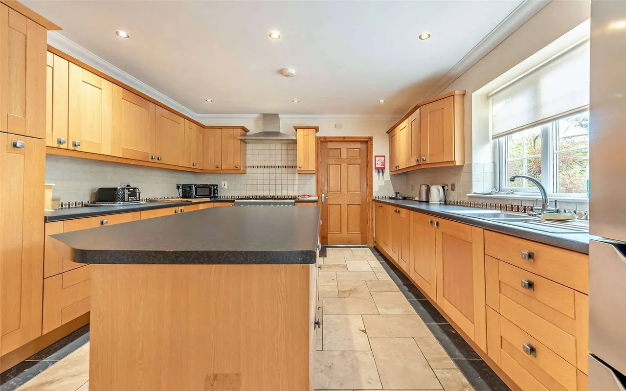 Broadlay, Ferryside, Carmarthenshire, SA17 5UB, photo 11