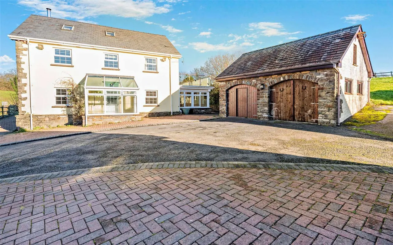 Broadlay, Ferryside, Carmarthenshire, SA17 5UB, photo 4