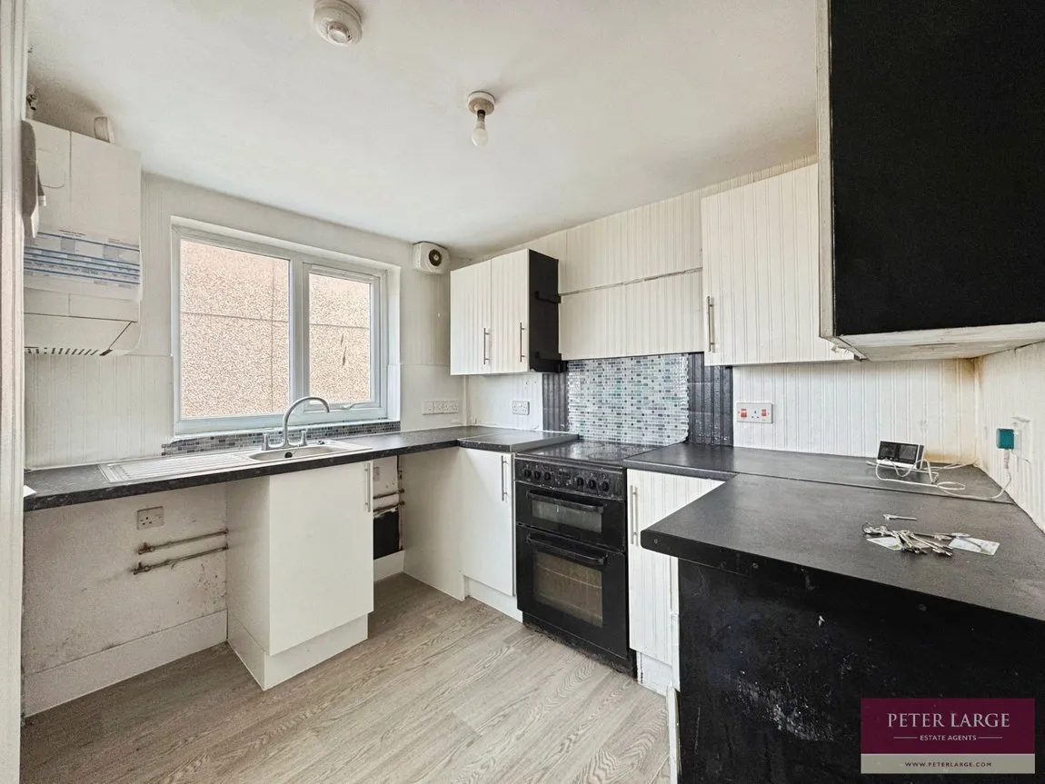 Palace Avenue, Rhyl, Denbighshire, LL18 1HR, photo 4