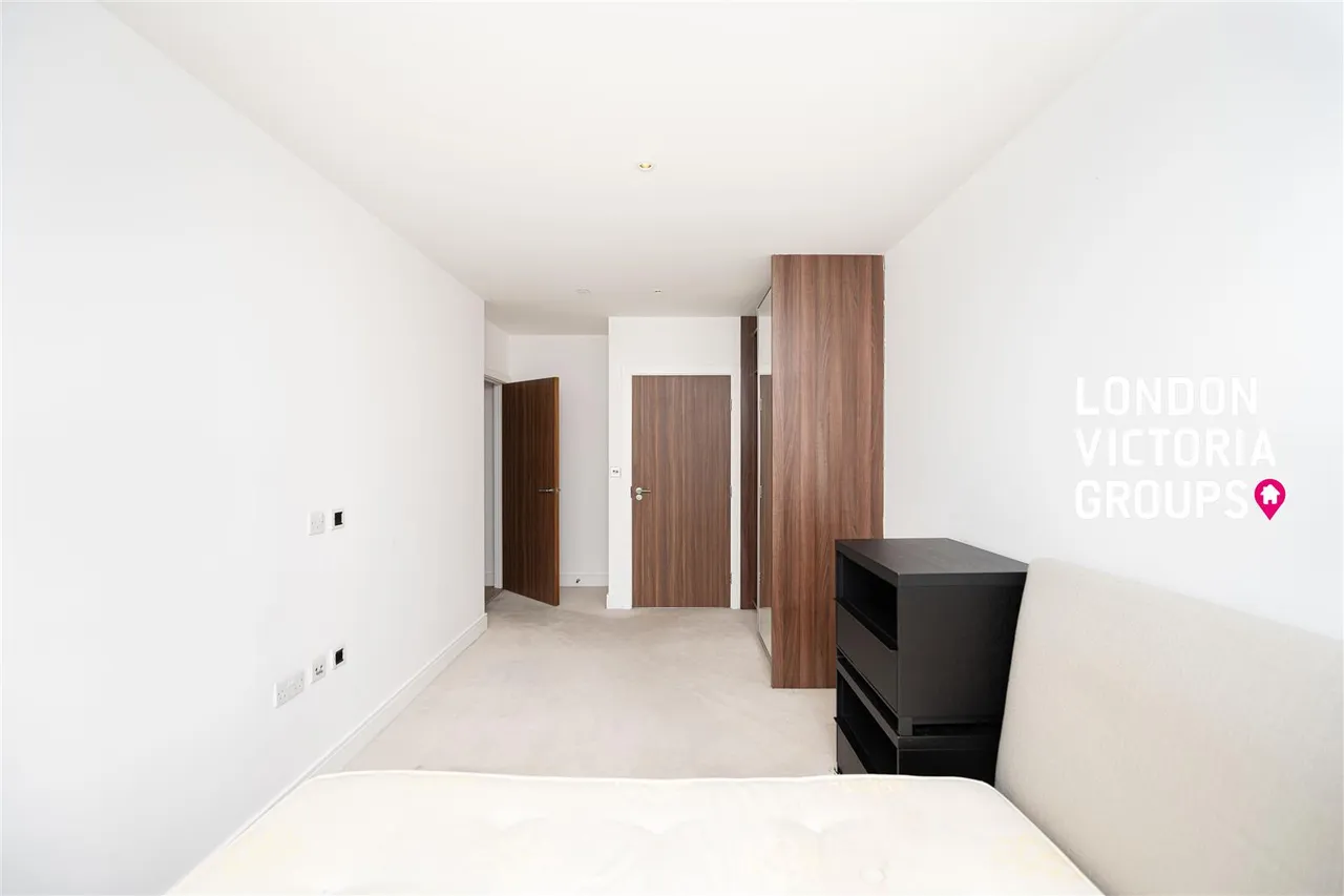 Longfield Avenue, London, photo 12