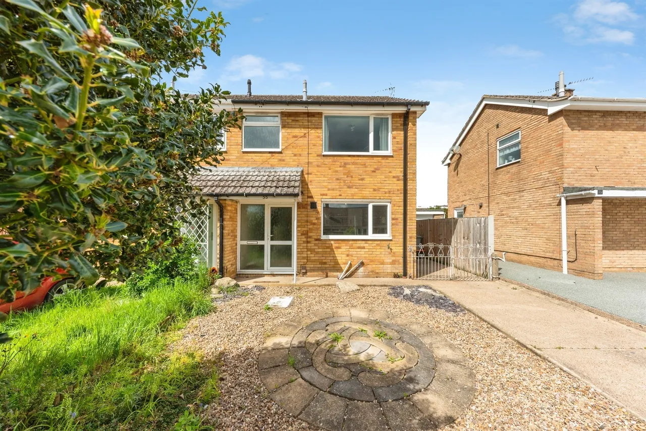 3 bed house for sale — Kingscliffe Road, Grantham