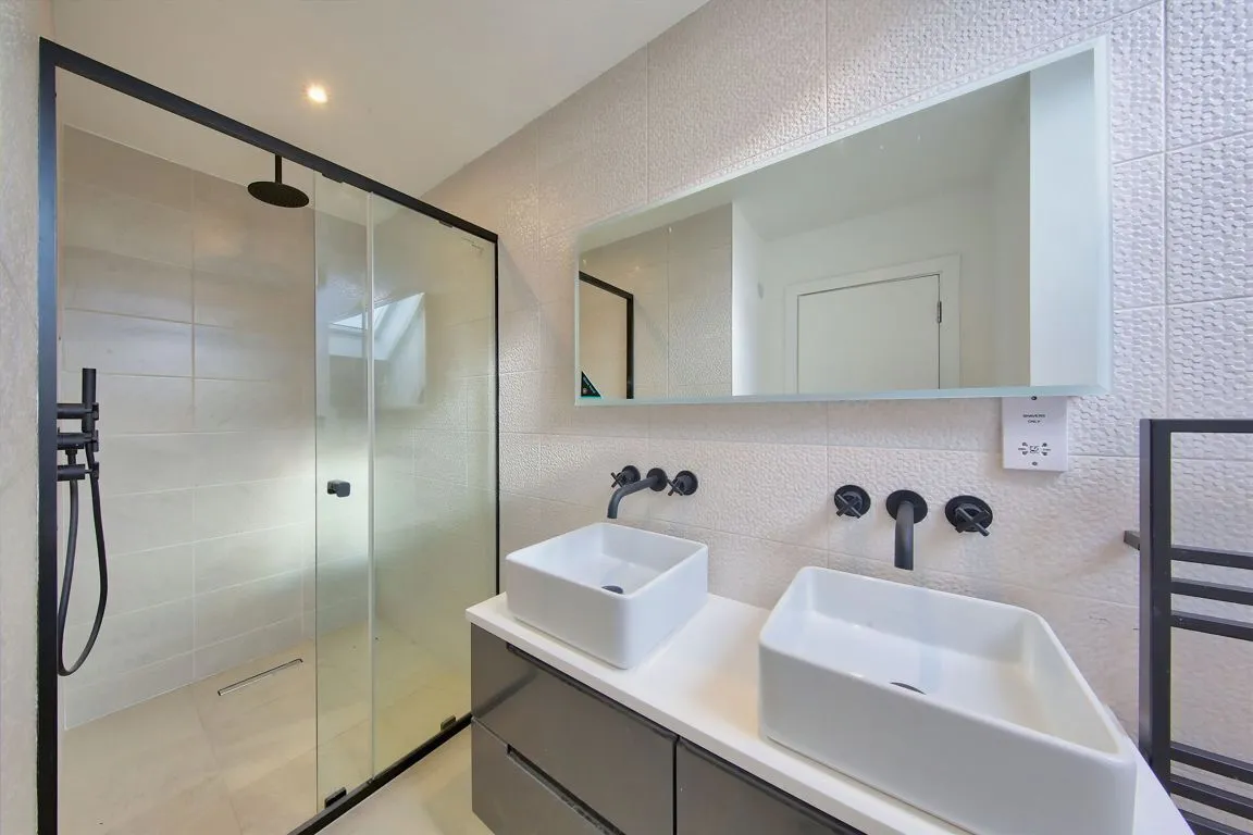 Kingston Road, TW11, photo 9