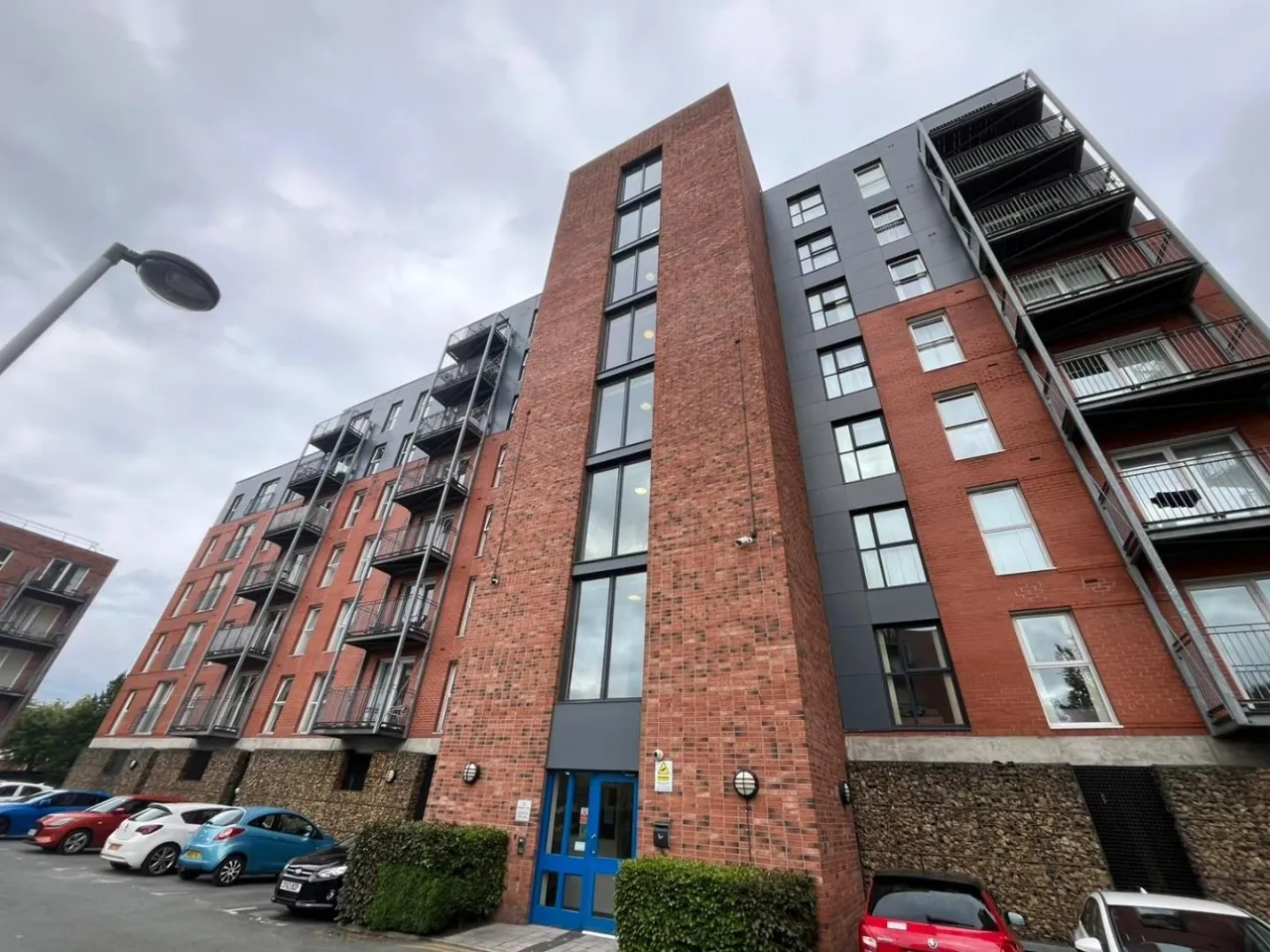 2 bed flat to rent — Stillwater Drive, Manchester