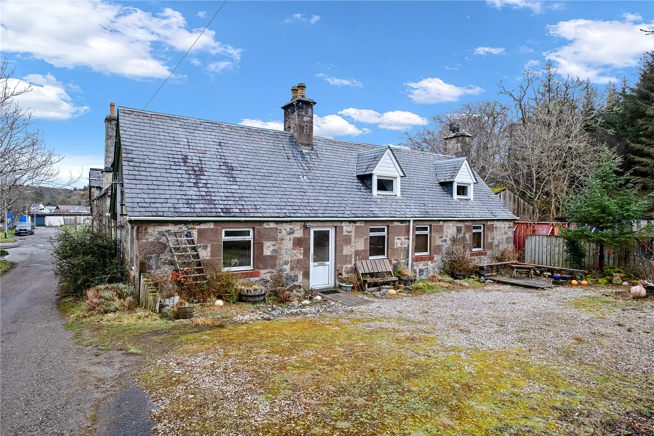 4 bed house for sale — The Cottage, Culag Square, Lochinver, Lairg, IV27 4LE