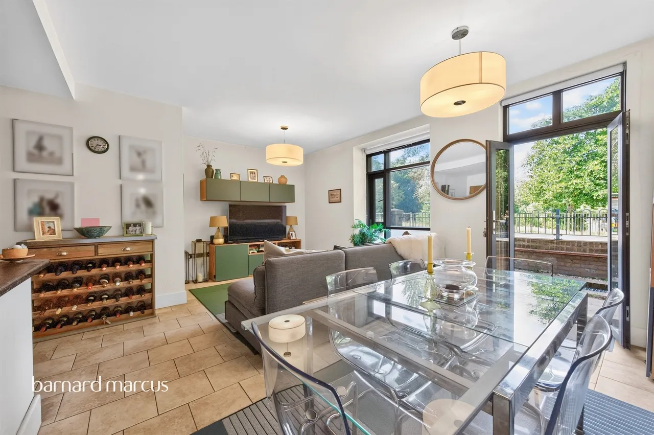 Putney Bridge Road, London, SW18, photo 13