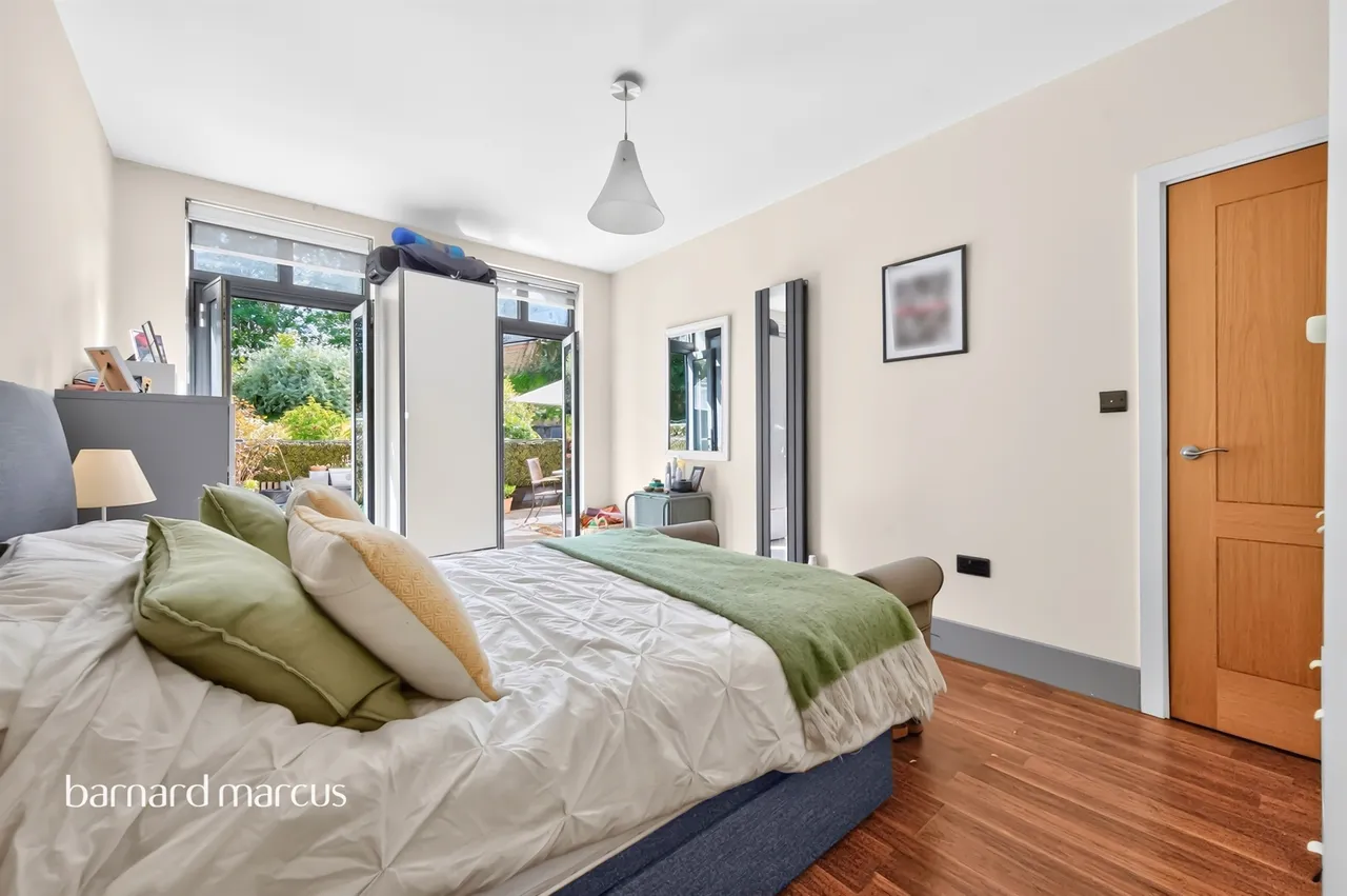 Putney Bridge Road, London, SW18, photo 15