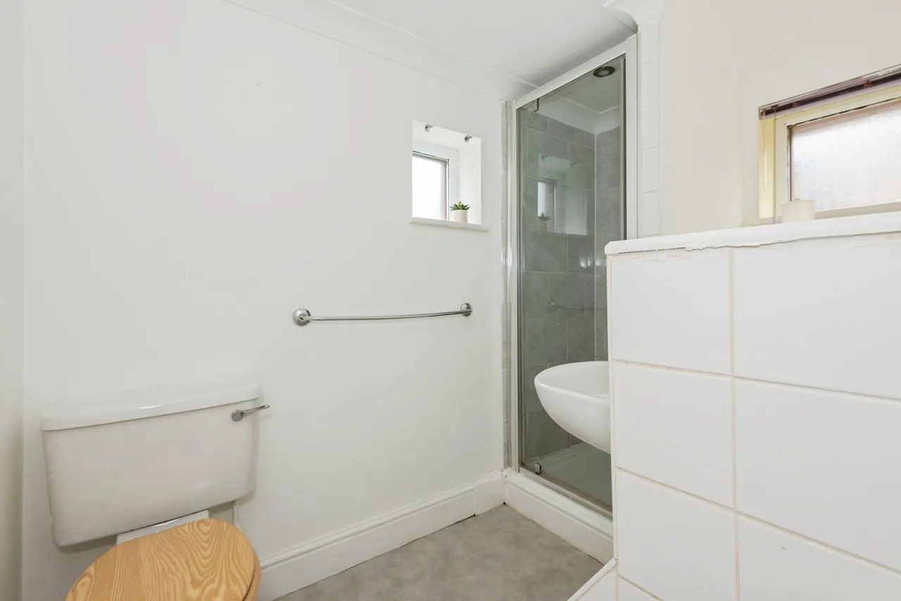 High Street, Leatherhead, KT22, photo 7