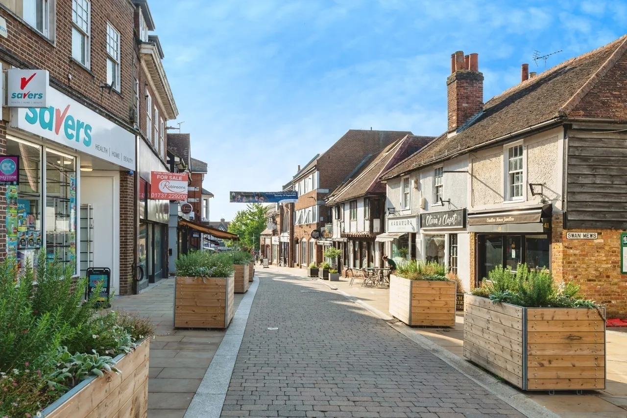 High Street, Leatherhead, KT22, photo 10