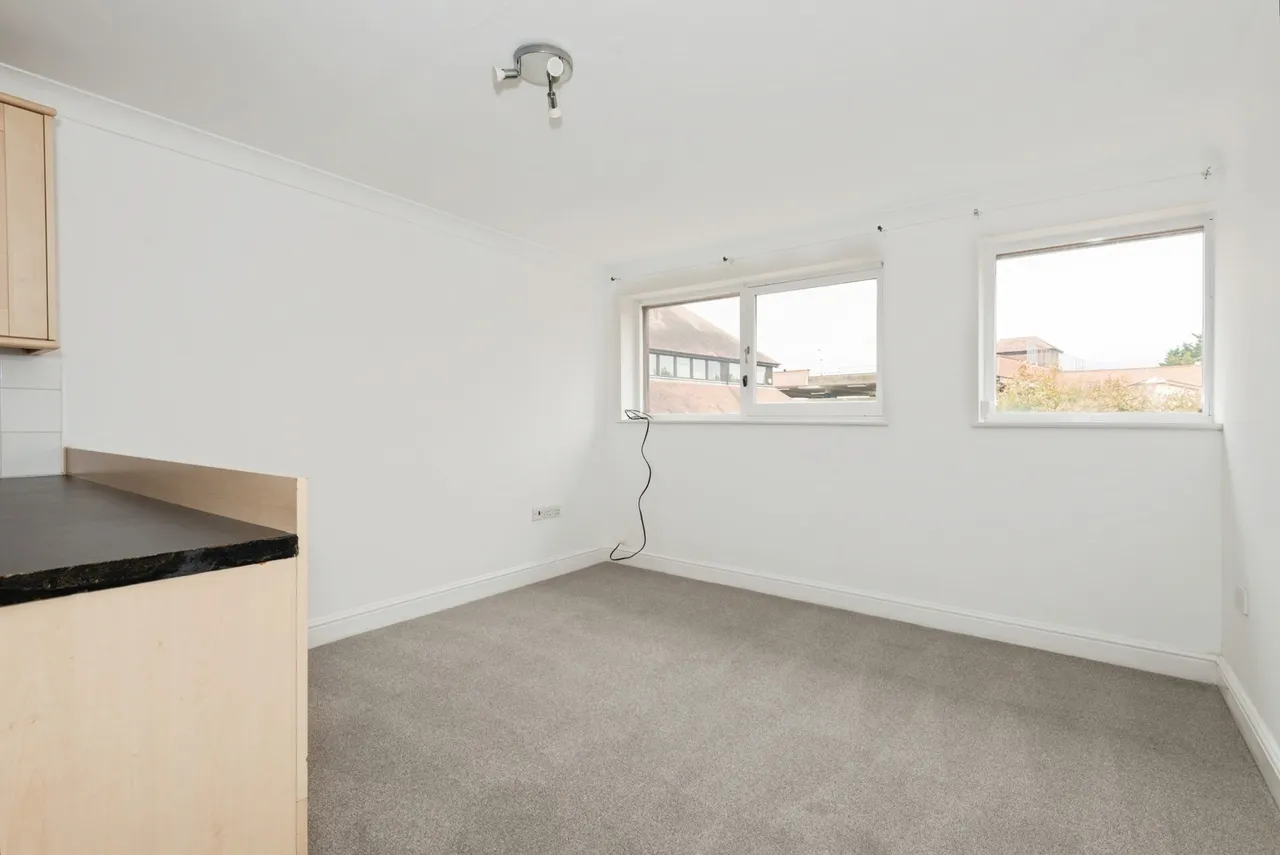High Street, Leatherhead, KT22, photo 14