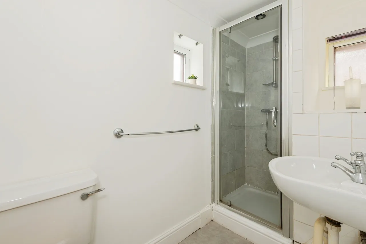 High Street, Leatherhead, KT22, photo 8