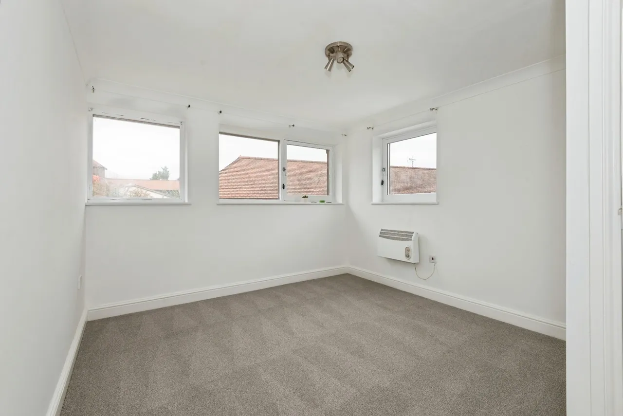 High Street, Leatherhead, KT22, photo 2