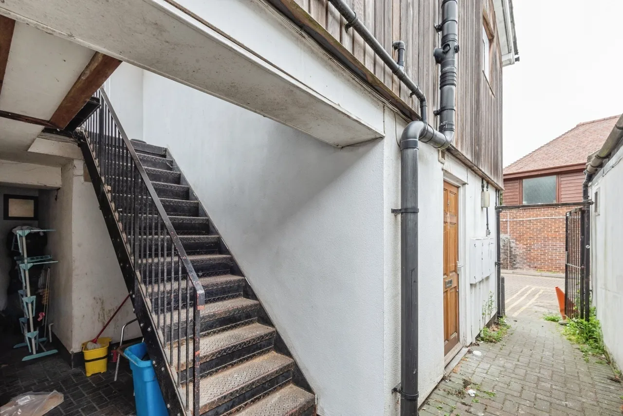 High Street, Leatherhead, KT22, photo 11