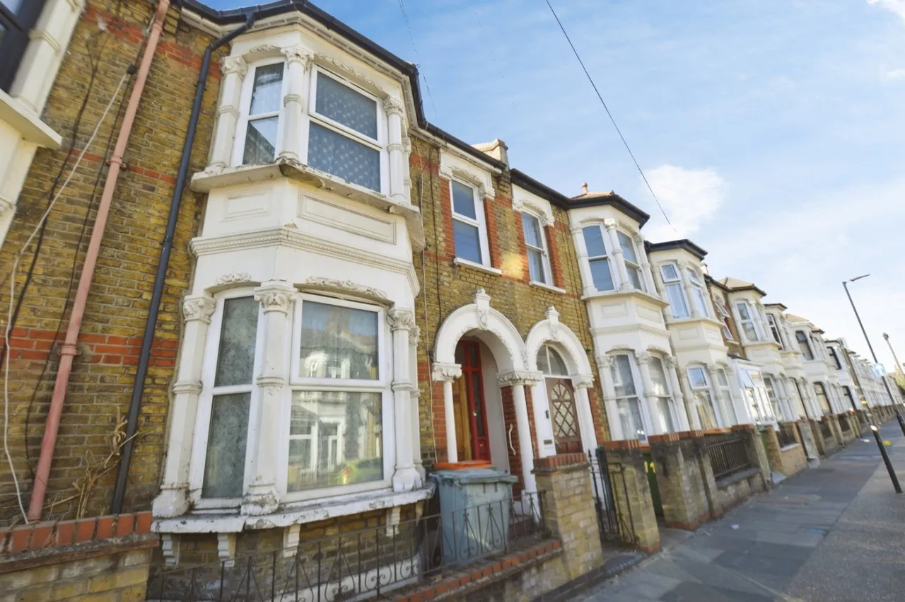 3 bed house for sale — Gower Road, London