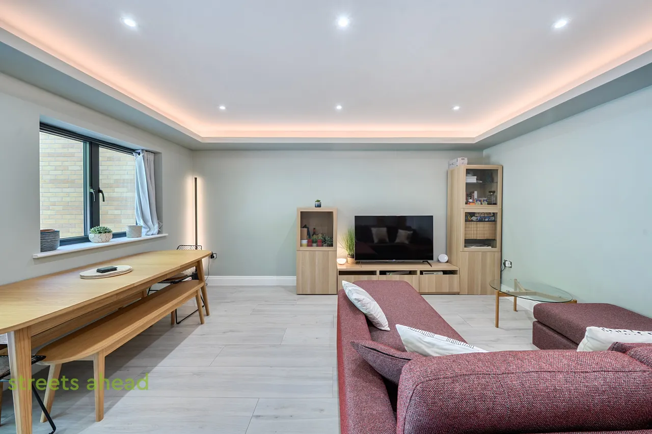 Dickensons Lane, London, SE25, photo 11