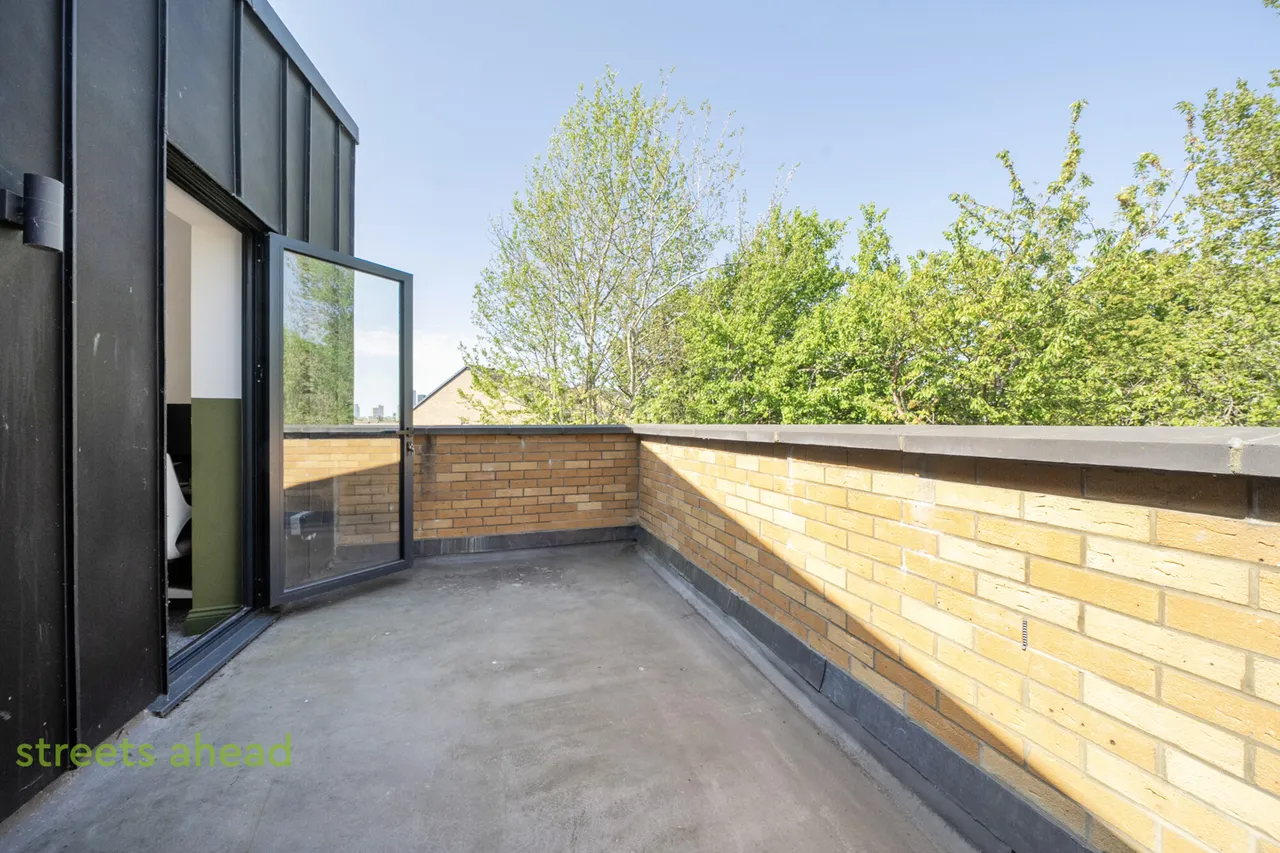 Dickensons Lane, London, SE25, photo 18