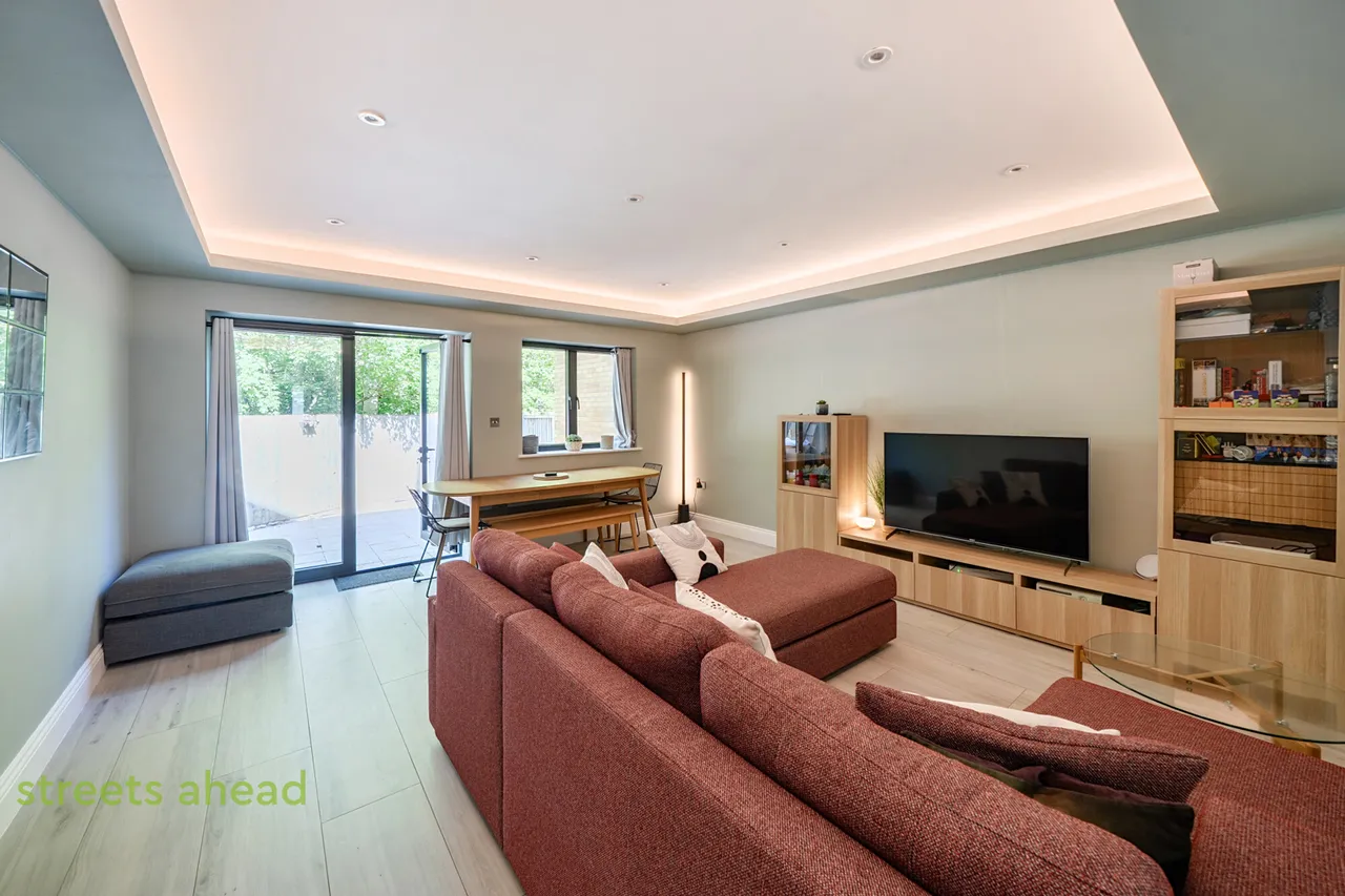 3 bed house for sale, Dickensons Lane, London, SE25