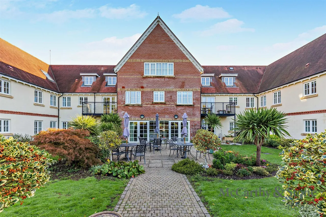 1 bed flat for sale, Parsonage Barn Lane, Ringwood, BH24