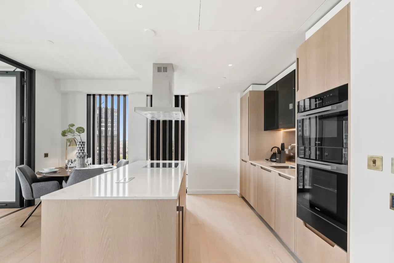 Nine Elms Lane, London, SW8, photo 7