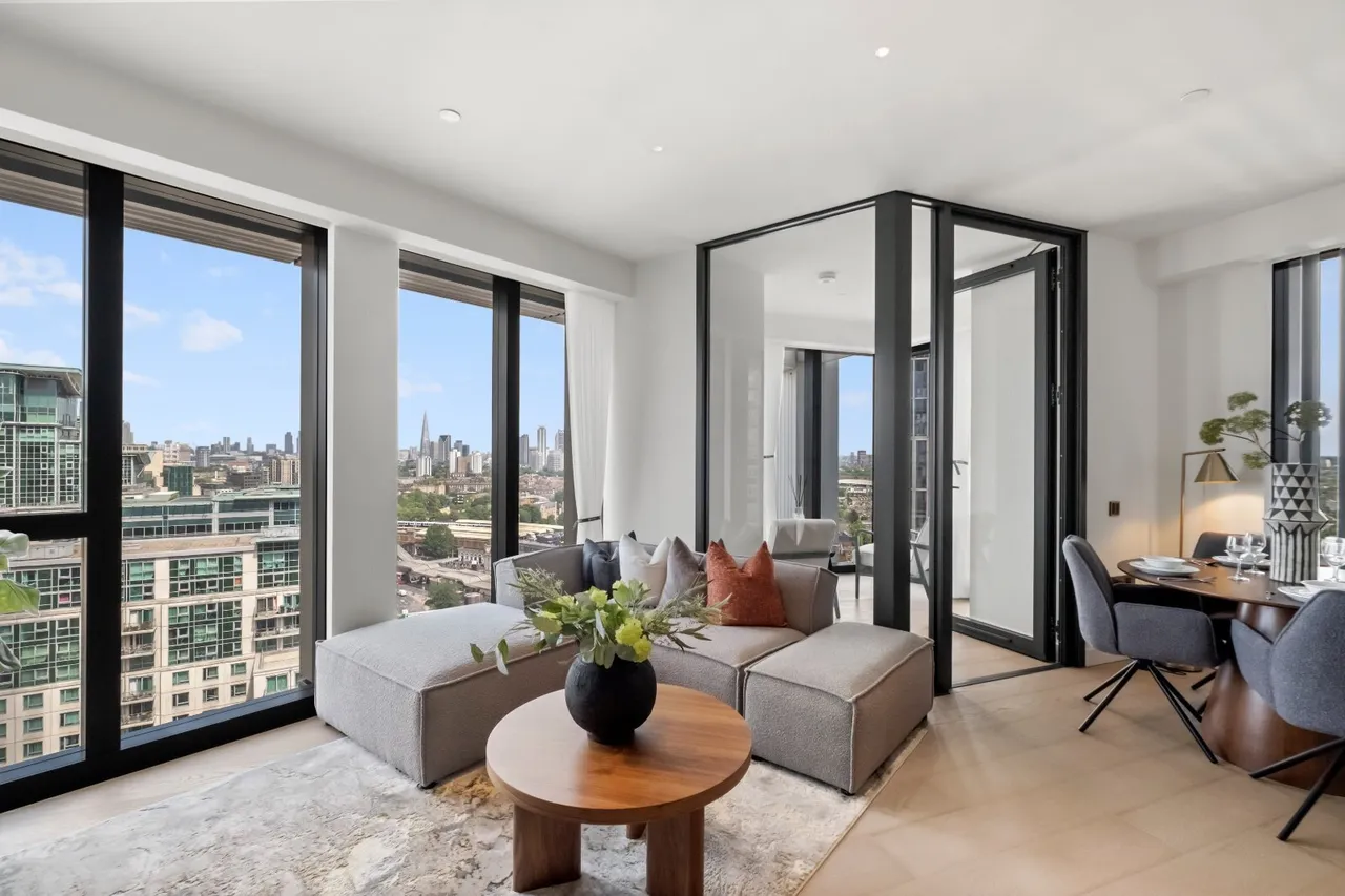 2 bed flat to rent, Nine Elms Lane, London, SW8