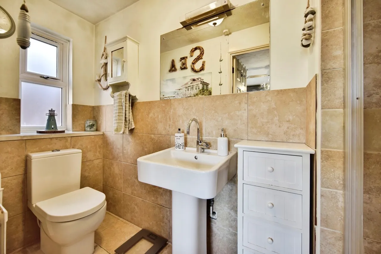 Walsby Drive, Kemsley, Sittingbourne, Kent, ME10, photo 3