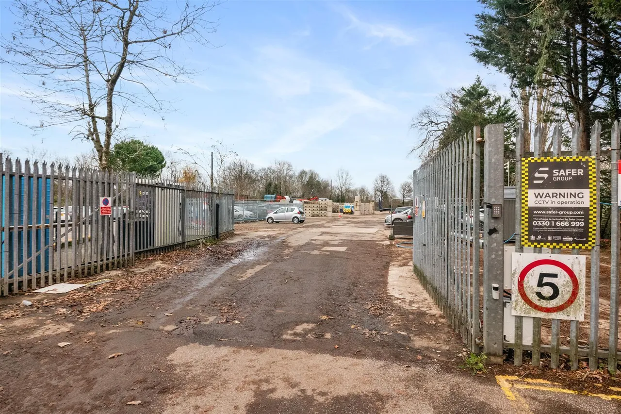 Field End Road, Ruislip, photo 4