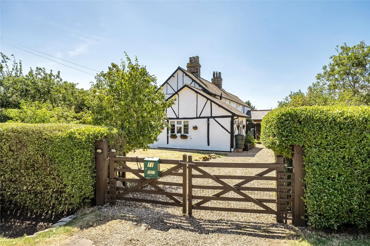 2 bed house for sale, Grange Road, Blunham, MK44