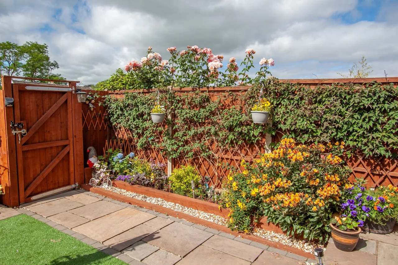 Charles Close, Thornbury, photo 5