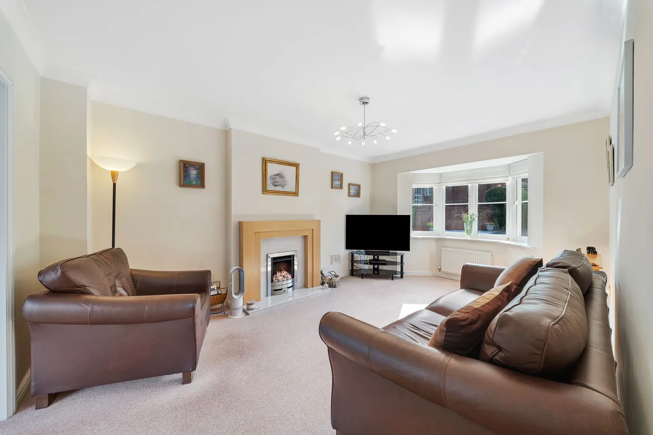 Lindisfarne Court, Widnes, WA8 5AH, photo 6