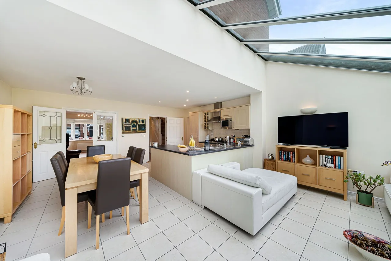 Lindisfarne Court, Widnes, WA8 5AH, photo 4