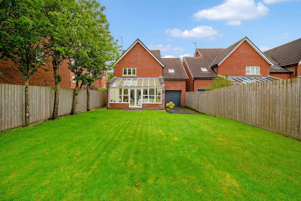 Lindisfarne Court, Widnes, WA8 5AH, photo 2