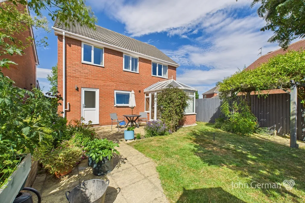 Honeysuckle Way, Loughborough, photo 4