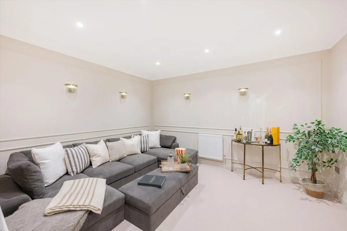 Platts Lane, London, NW3, photo 15