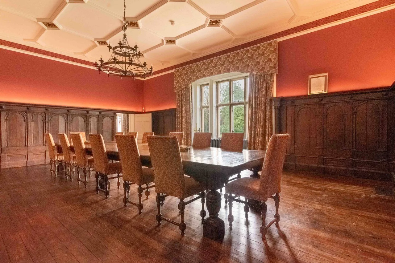 Burton Hill, Malmesbury, Wiltshire, SN16 0EL, photo 12