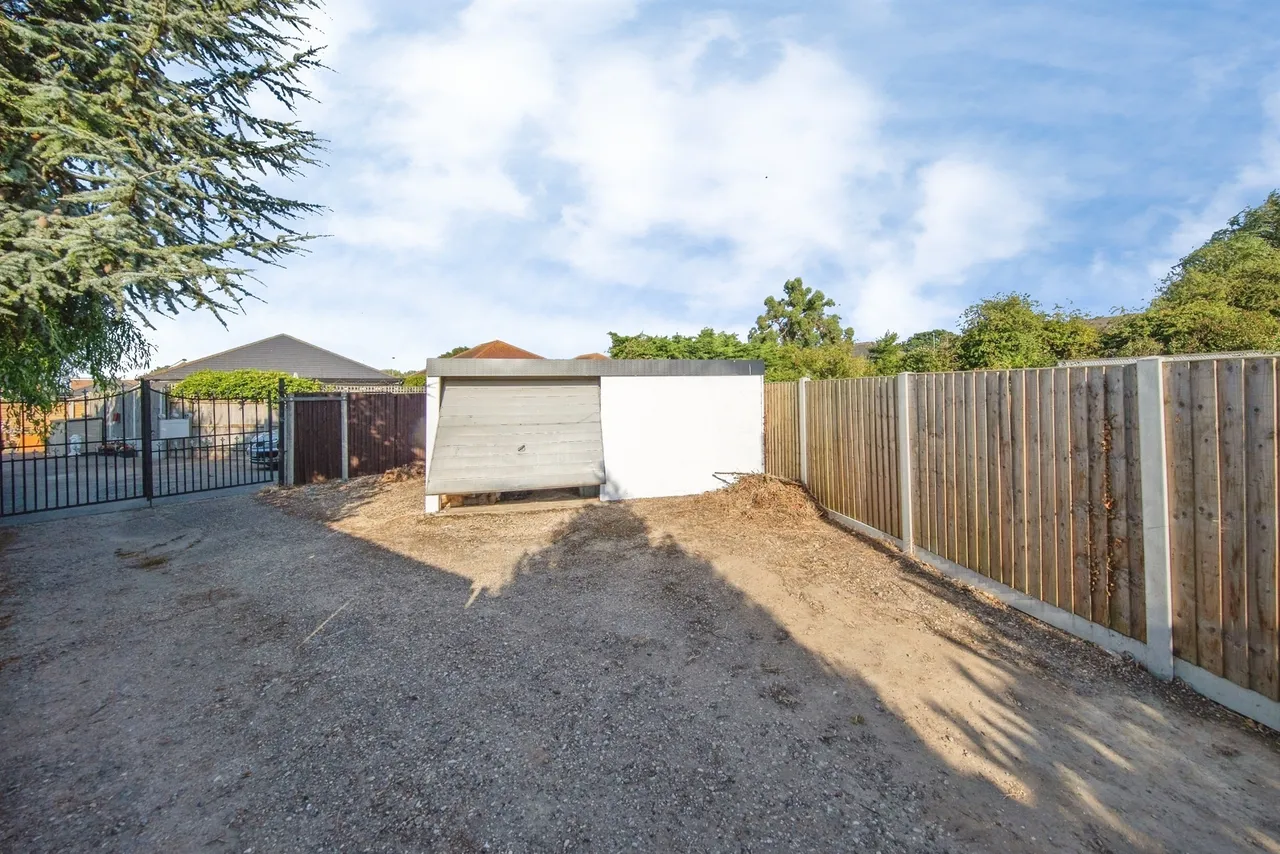 Weeley Road, Little Clacton, CO16, photo 16