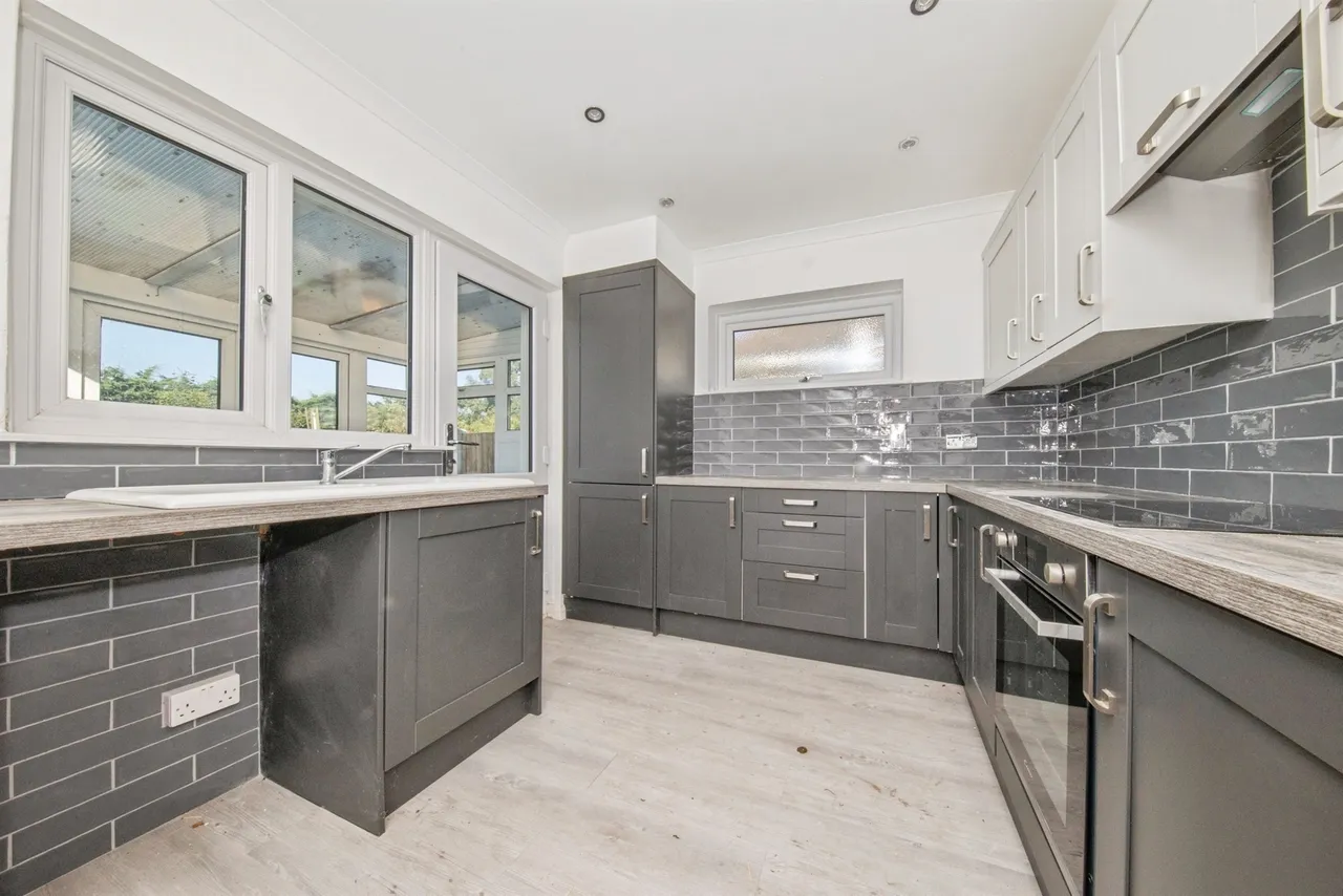 Weeley Road, Little Clacton, CO16, photo 4