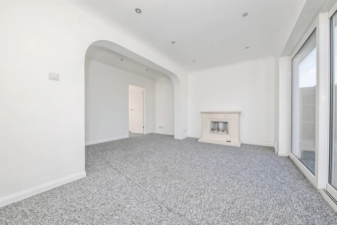 Weeley Road, Little Clacton, CO16, photo 2