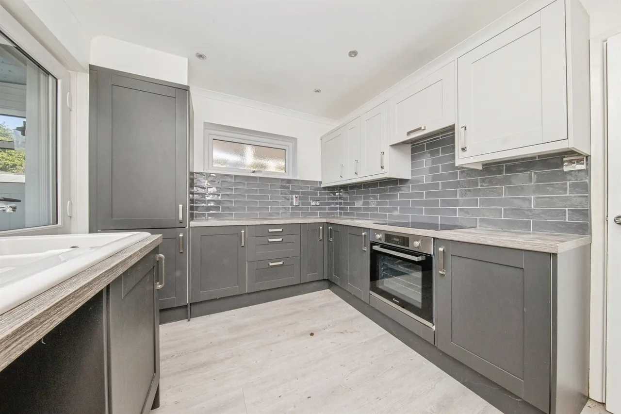 Weeley Road, Little Clacton, CO16, photo 5