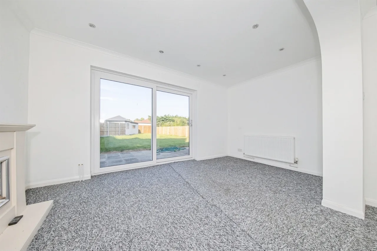 Weeley Road, Little Clacton, CO16, photo 3