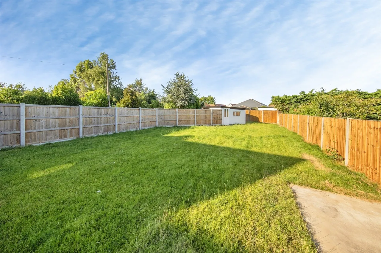 Weeley Road, Little Clacton, CO16, photo 14