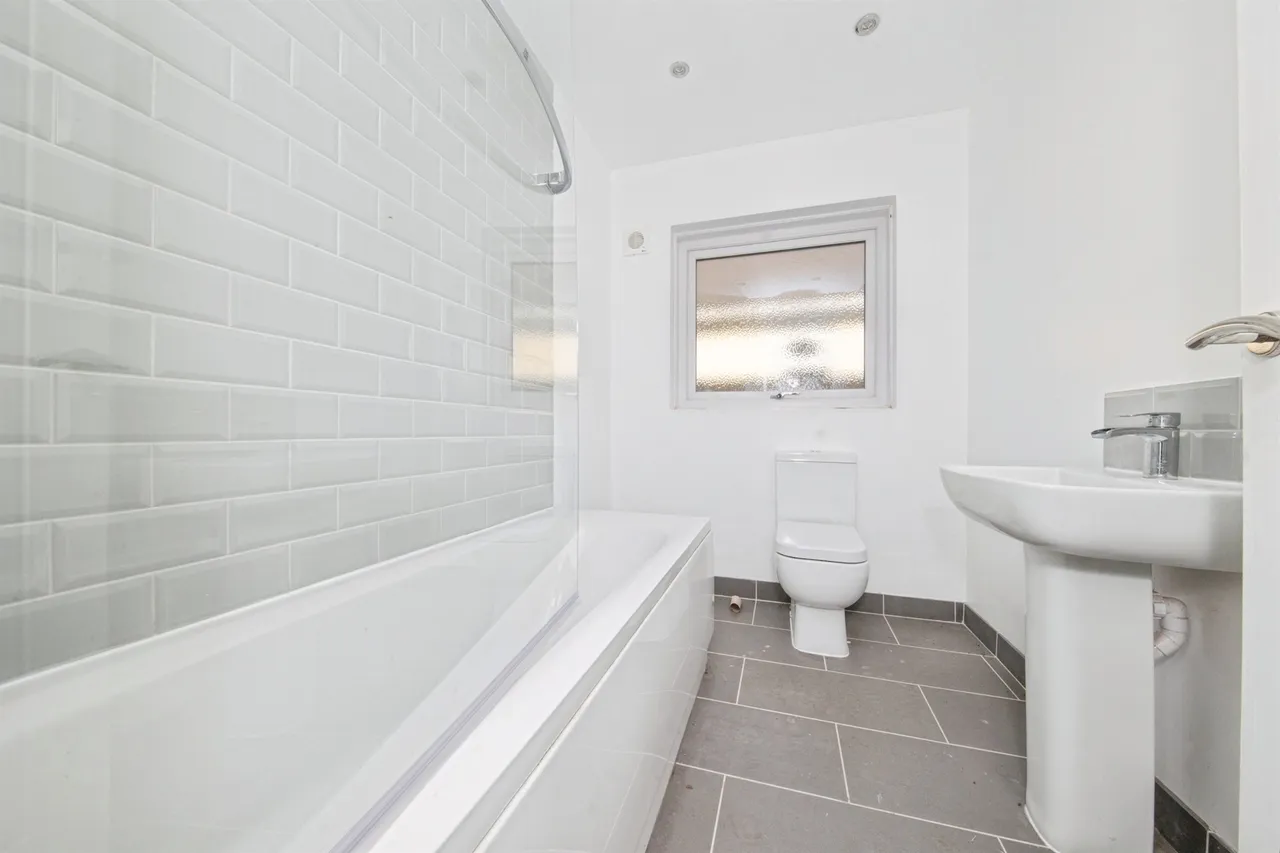 Weeley Road, Little Clacton, CO16, photo 10