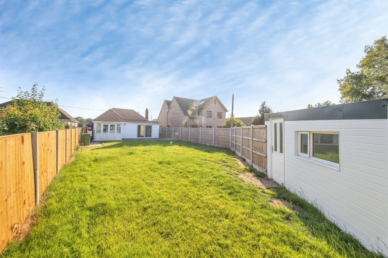 Weeley Road, Little Clacton, CO16, photo 13