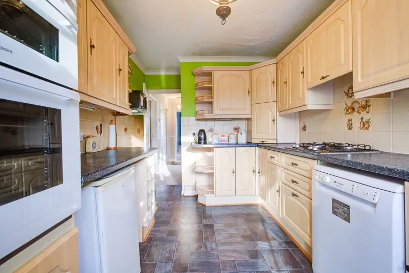 Leas Road, Clacton-On-Sea CO15 1DT, photo 11