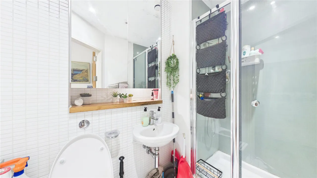 Bromyard Avenue, London, W3, photo 18