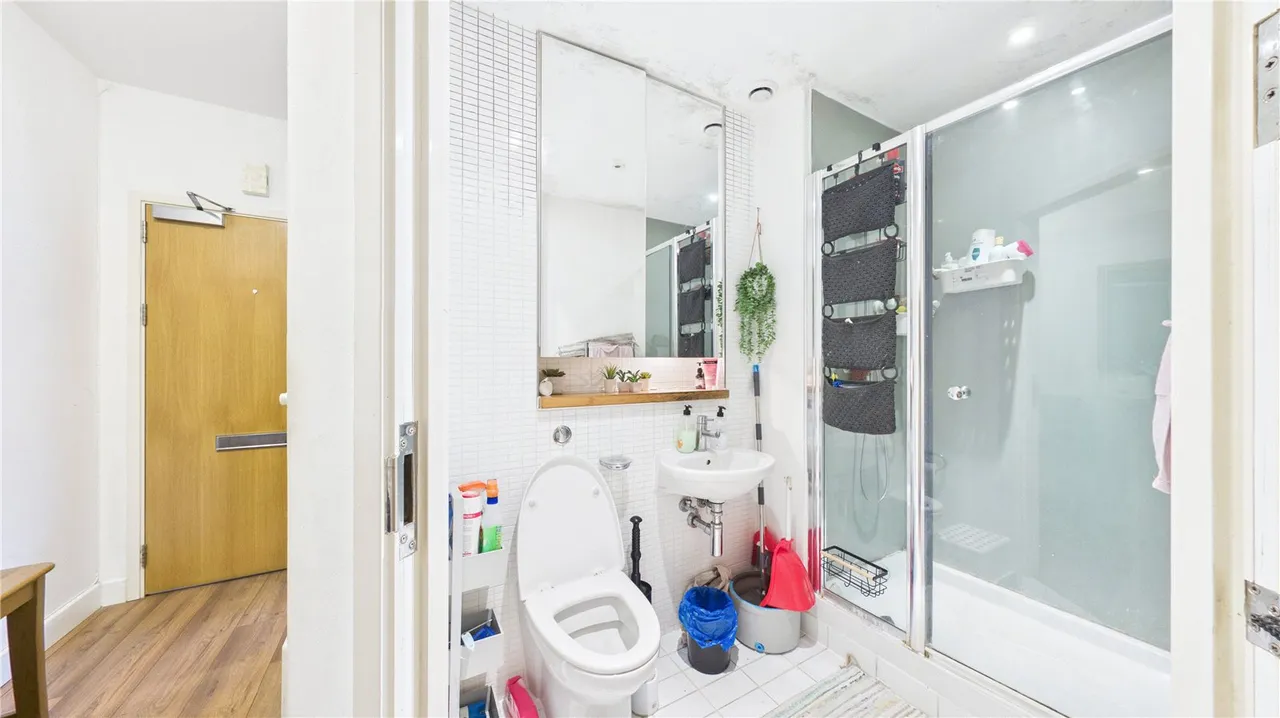 Bromyard Avenue, London, W3, photo 19