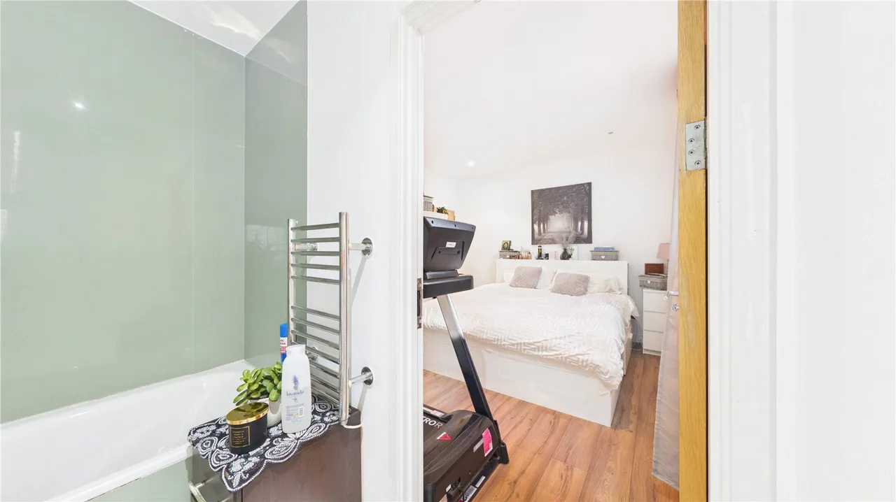 Bromyard Avenue, London, W3, photo 23
